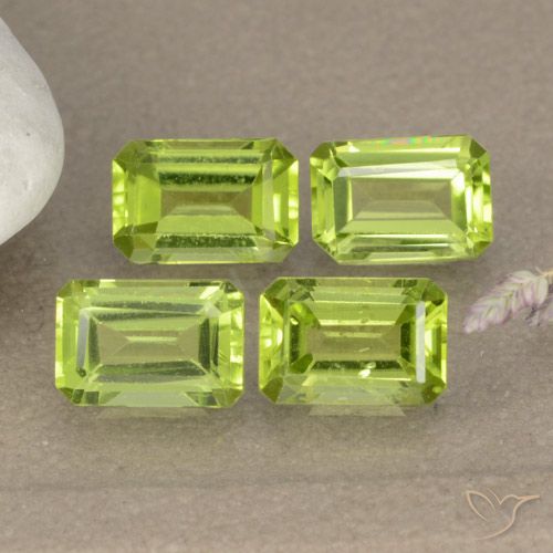 Shop natural 2.32ct ライブリー黄色がかった緑 ペリドット gems, 八角形 / エメラルドカット, from 中国 at GemSelect. In stock, global shipping!