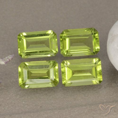 Shop natural 2.38ct ライブリー黄色がかった緑 ペリドット gems, 八角形 / エメラルドカット, from 中国 at GemSelect. In stock, global shipping!