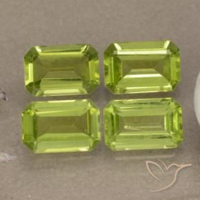 Shop natural 2.26ct ミディアムグリーン ペリドット gems, 八角形 / エメラルドカット, from 中国 at GemSelect. In stock, global shipping!