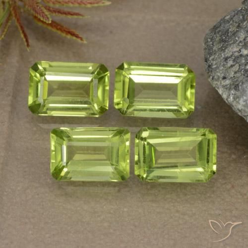Shop natural 2.56ct ライブリーグリーン ペリドット gems, 八角形 / エメラルドカット, from 中国 at GemSelect. In stock, global shipping!