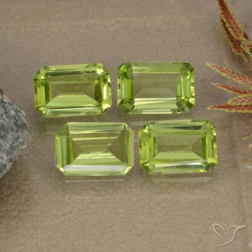 Shop natural 2.43ct ライブリーグリーン ペリドット gems, 八角形 / エメラルドカット, from 中国 at GemSelect. In stock, global shipping!