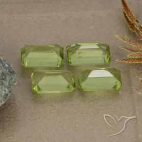 Shop natural 2.43ct ライブリーグリーン ペリドット gems, 八角形 / エメラルドカット, from 中国 at GemSelect. In stock, global shipping!