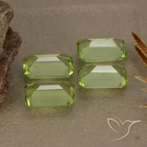 Shop natural 2.03ct ライブリーグリーン ペリドット gems, 八角形 / エメラルドカット, from 中国 at GemSelect. In stock, global shipping!