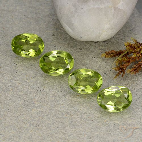 1.07ct 天然 ミディアムグリーン ペリドット, 楕円形, VS