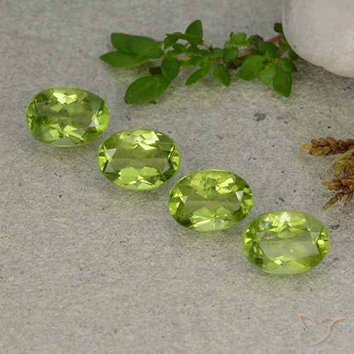Shop natural 5.16ct ミディアムグリーン ペリドット gems, 楕円形, from 中国 at GemSelect. In stock, global shipping!