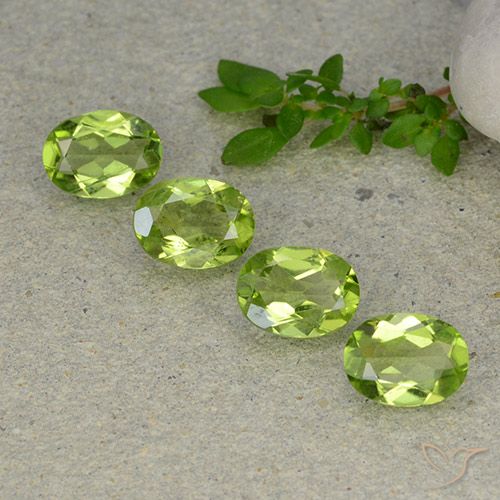 Shop natural 4.86ct ライブリーグリーン ペリドット gems, 楕円形, from 中国 at GemSelect. In stock, global shipping!
