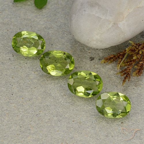 Shop natural 4.92ct ミディアムグリーン ペリドット gems, 楕円形, from 中国 at GemSelect. In stock, global shipping!
