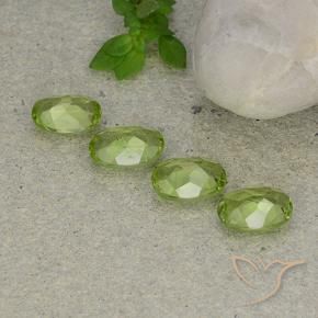 Shop natural 4.40ct 薄いライブリーグリーン ペリドット gems, 楕円形, from 中国 at GemSelect. In stock, global shipping!