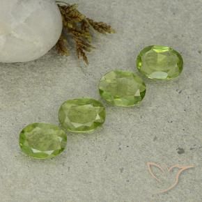 Shop natural 3.92ct 薄いライブリーグリーン ペリドット gems, 楕円形, from 中国 at GemSelect. In stock, global shipping!