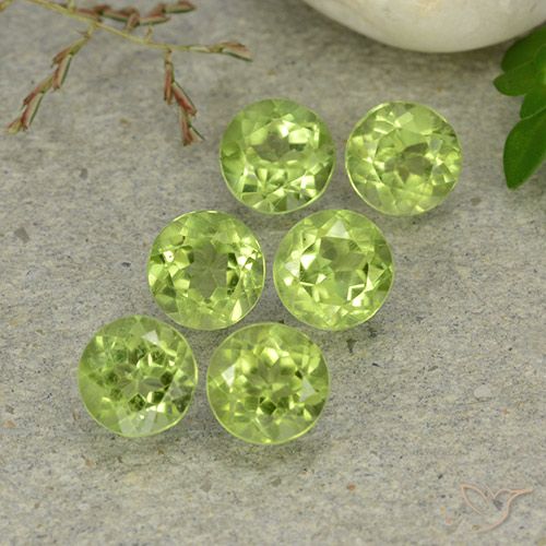 Shop natural 3.09ct ミディアム薄いグリーン ペリドット gems, ラウンド, from 中国 at GemSelect. In stock, global shipping!
