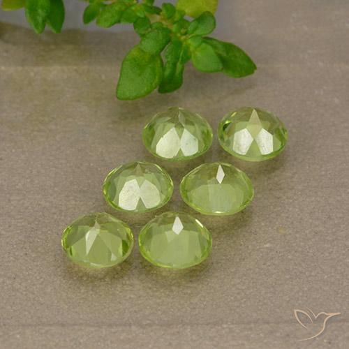 Shop natural 3.12ct ミディアムグリーン ペリドット gems, ラウンド, from 中国 at GemSelect. In stock, global shipping!