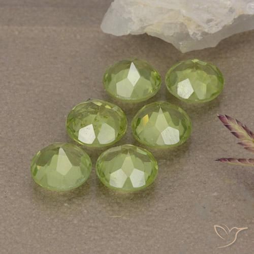 Shop natural 2.75ct ライトグリーン ペリドット gems, ラウンド, from 中国 at GemSelect. In stock, global shipping!