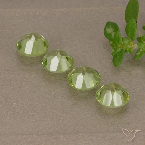 Shop natural 1.56ct 薄いライブリーグリーン ペリドット gems, ラウンド, from 中国 at GemSelect. In stock, global shipping!