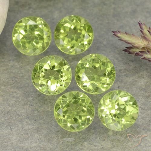 Shop natural 2.43ct ライトグリーン ペリドット gems, ラウンド, from 中国 at GemSelect. In stock, global shipping!