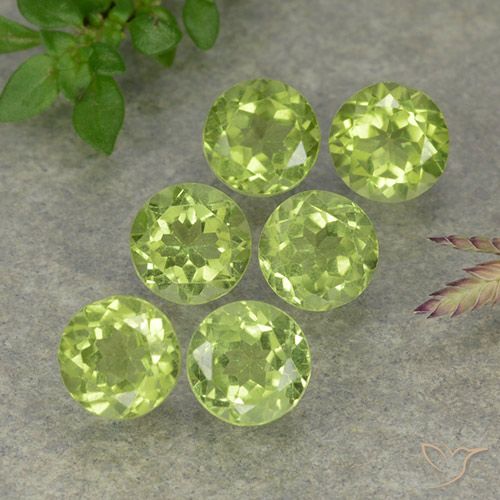 Shop natural 2.61ct 薄いライブリーグリーン ペリドット gems, ラウンド, from 中国 at GemSelect. In stock, global shipping!