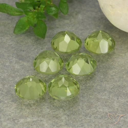 Shop natural 2.61ct 薄いライブリーグリーン ペリドット gems, ラウンド, from 中国 at GemSelect. In stock, global shipping!