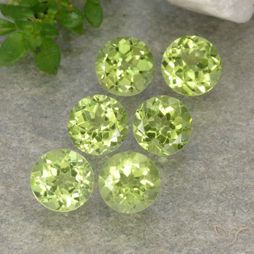 Shop natural 2.34ct 薄いライブリーグリーン ペリドット gems, ラウンド, from 中国 at GemSelect. In stock, global shipping!