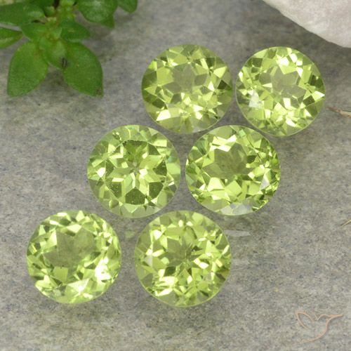 Shop natural 2.44ct ライトグリーン ペリドット gems, ラウンド, from 中国 at GemSelect. In stock, global shipping!
