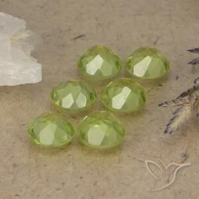 Shop natural 2.52ct 薄いライブリーグリーン ペリドット gems, ラウンド, from 中国 at GemSelect. In stock, global shipping!