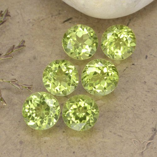 Shop natural 2.38ct 薄いライブリーグリーン ペリドット gems, ラウンド, from 中国 at GemSelect. In stock, global shipping!