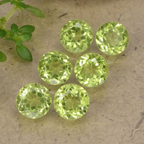 Shop natural 2.79ct 薄いライブリーグリーン ペリドット gems, ラウンド, from 中国 at GemSelect. In stock, global shipping!