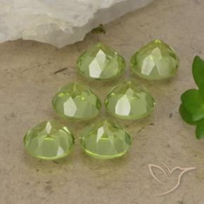 Shop natural 2.68ct 薄いライブリーグリーン ペリドット gems, ラウンド, from 中国 at GemSelect. In stock, global shipping!