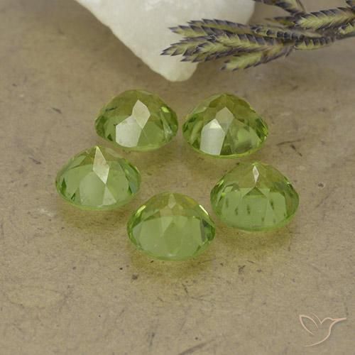Shop natural 4.46ct 薄いライブリーグリーン ペリドット gems, ラウンド, from 中国 at GemSelect. In stock, global shipping!