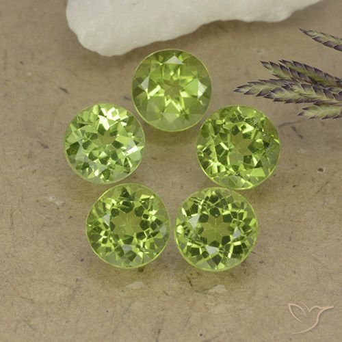 Shop natural 4.09ct 薄いライブリーグリーン ペリドット gems, ラウンド, from 中国 at GemSelect. In stock, global shipping!