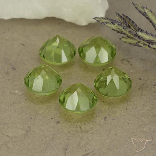 Shop natural 4.29ct 薄いライブリーグリーン ペリドット gems, ラウンド, from 中国 at GemSelect. In stock, global shipping!