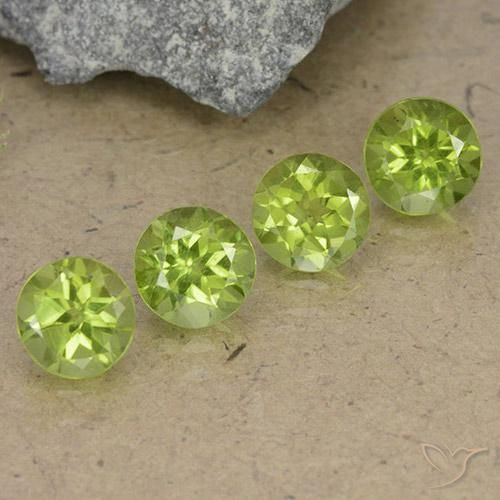 Shop natural 3.90ct 薄いライブリーグリーン ペリドット gems, ラウンド, from 中国 at GemSelect. In stock, global shipping!