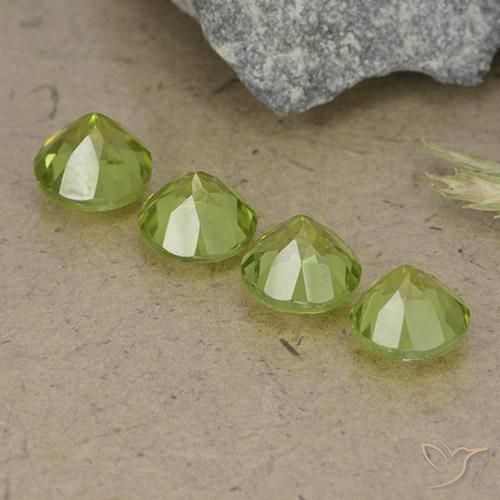 Shop natural 3.90ct 薄いライブリーグリーン ペリドット gems, ラウンド, from 中国 at GemSelect. In stock, global shipping!