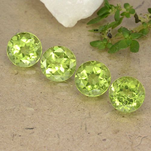 Shop natural 3.58ct 薄いライブリーグリーン ペリドット gems, ラウンド, from 中国 at GemSelect. In stock, global shipping!