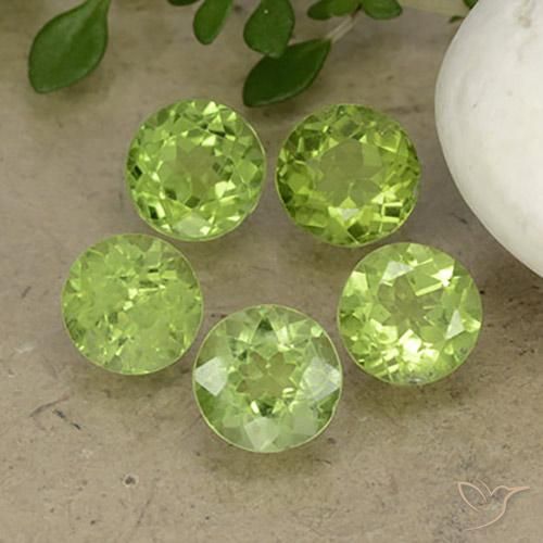 Shop natural 4.18ct 薄いライブリーグリーン ペリドット gems, ラウンド, from 中国 at GemSelect. In stock, global shipping!