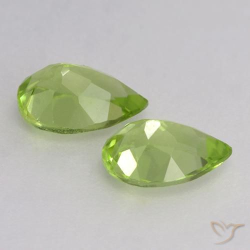 Shop natural 0.96ct 薄いライブリーグリーン ペリドット gems, 洋梨の形, from 中国 at GemSelect. In stock, global shipping!