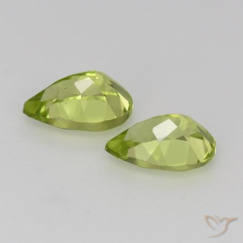 Shop natural 0.92ct 薄いライブリーグリーン ペリドット gems, 洋梨の形, from 中国 at GemSelect. In stock, global shipping!