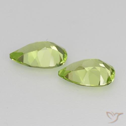 Shop natural 0.75ct 薄いライブリーグリーン ペリドット gems, 洋梨の形, from 中国 at GemSelect. In stock, global shipping!