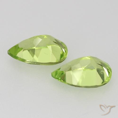 Shop natural 0.93ct 薄いライブリーグリーン ペリドット gems, 洋梨の形, from 中国 at GemSelect. In stock, global shipping!