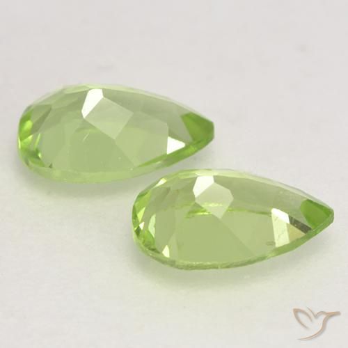 Shop natural 0.89ct 薄いライブリーグリーン ペリドット gems, 洋梨の形, from 中国 at GemSelect. In stock, global shipping!