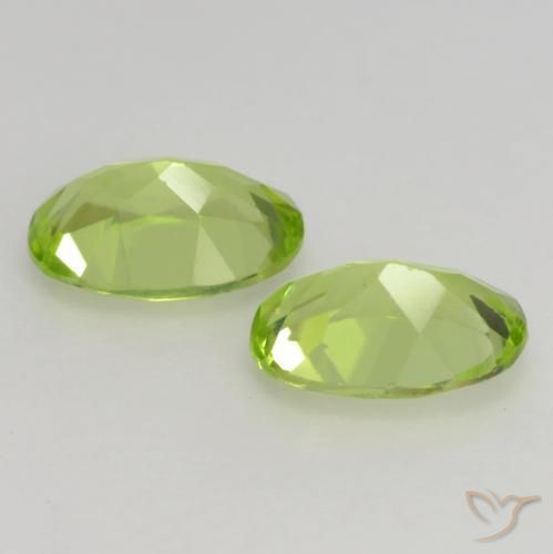 Shop natural 0.93ct 薄いライブリーグリーン ペリドット gems, 楕円形, from 中国 at GemSelect. In stock, global shipping!