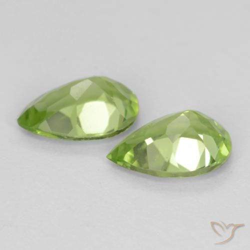 Shop natural 0.85ct 薄いライブリーグリーン ペリドット gems, 洋梨の形, from 中国 at GemSelect. In stock, global shipping!