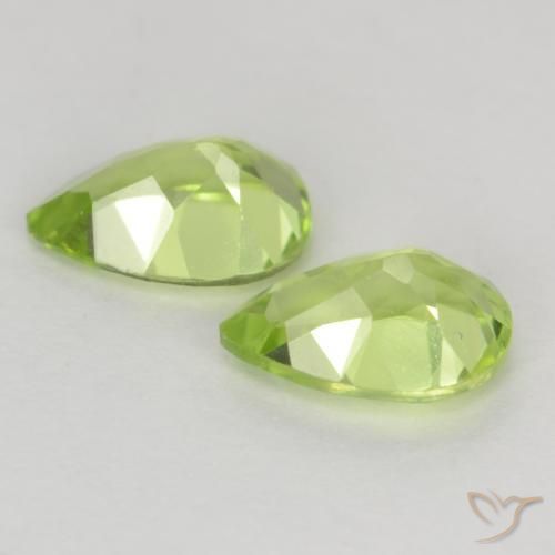 Shop natural 0.98ct 薄いライブリーグリーン ペリドット gems, 洋梨の形, from 中国 at GemSelect. In stock, global shipping!