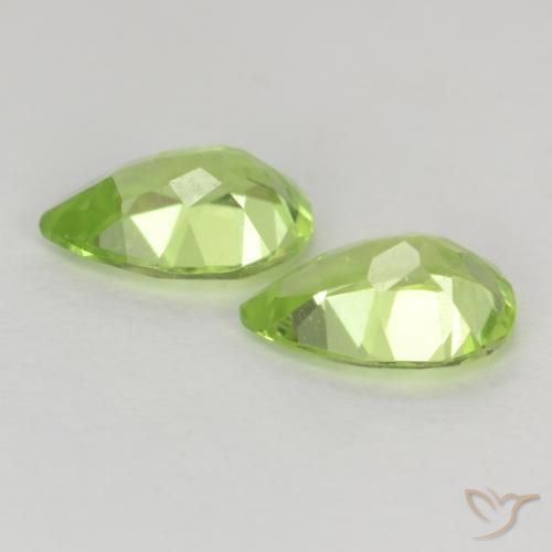 Shop natural 0.78ct 薄いライブリーグリーン ペリドット gems, 洋梨の形, from 中国 at GemSelect. In stock, global shipping!