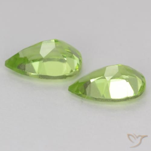 Shop natural 0.89ct 薄いライブリーグリーン ペリドット gems, 洋梨の形, from 中国 at GemSelect. In stock, global shipping!
