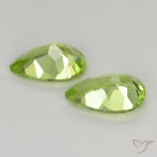 Shop natural 0.79ct 薄いライブリーグリーン ペリドット gems, 洋梨の形, from 中国 at GemSelect. In stock, global shipping!