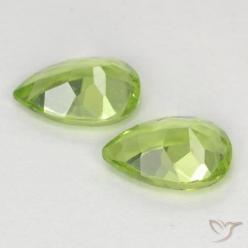 Shop natural 0.88ct 薄いライブリーグリーン ペリドット gems, 洋梨の形, from 中国 at GemSelect. In stock, global shipping!