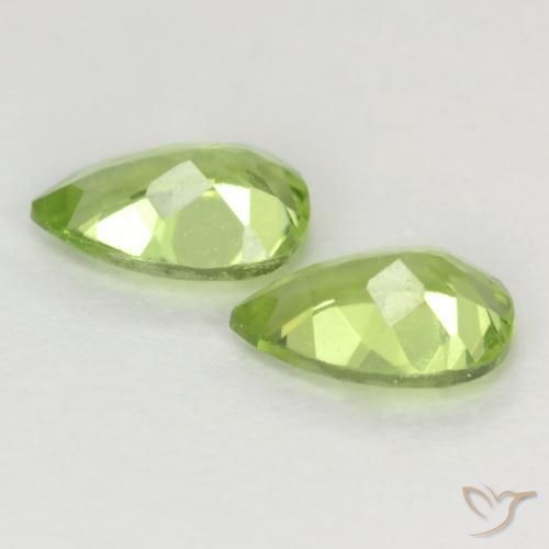 Shop natural 0.89ct 薄いライブリーグリーン ペリドット gems, 洋梨の形, from 中国 at GemSelect. In stock, global shipping!