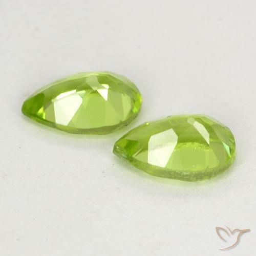 Shop natural 0.96ct 薄いライブリーグリーン ペリドット gems, 洋梨の形, from 中国 at GemSelect. In stock, global shipping!