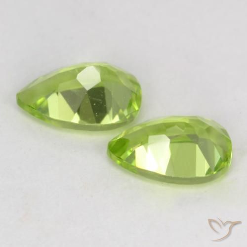 Shop natural 0.90ct 薄いライブリーグリーン ペリドット gems, 洋梨の形, from 中国 at GemSelect. In stock, global shipping!