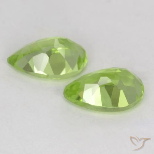 Shop natural 0.91ct 薄いライブリーグリーン ペリドット gems, 洋梨の形, from 中国 at GemSelect. In stock, global shipping!