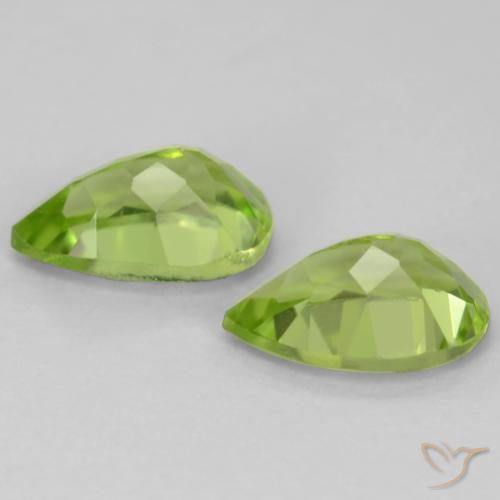 Shop natural 0.90ct 薄いライブリーグリーン ペリドット gems, 洋梨の形, from 中国 at GemSelect. In stock, global shipping!